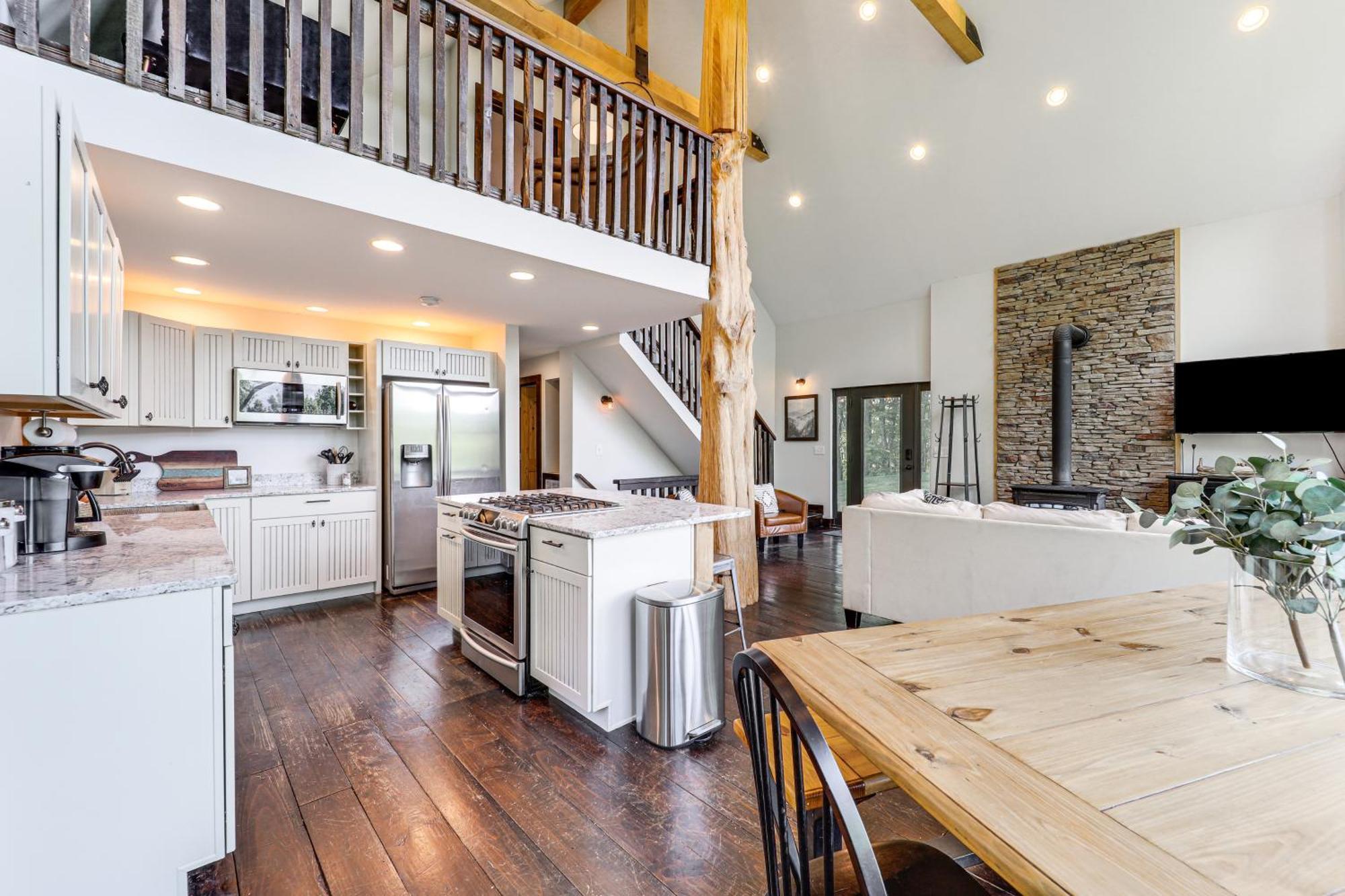 Luxe Appalachian Mountain Cabin With Hot Tub, Views Warrensville Екстериор снимка