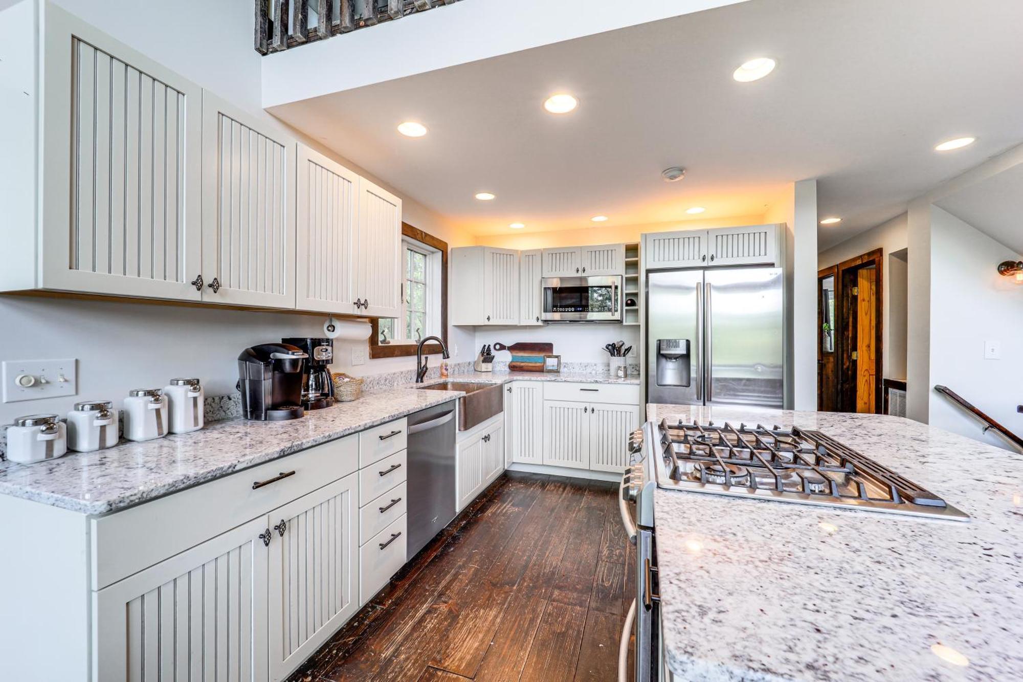 Luxe Appalachian Mountain Cabin With Hot Tub, Views Warrensville Екстериор снимка