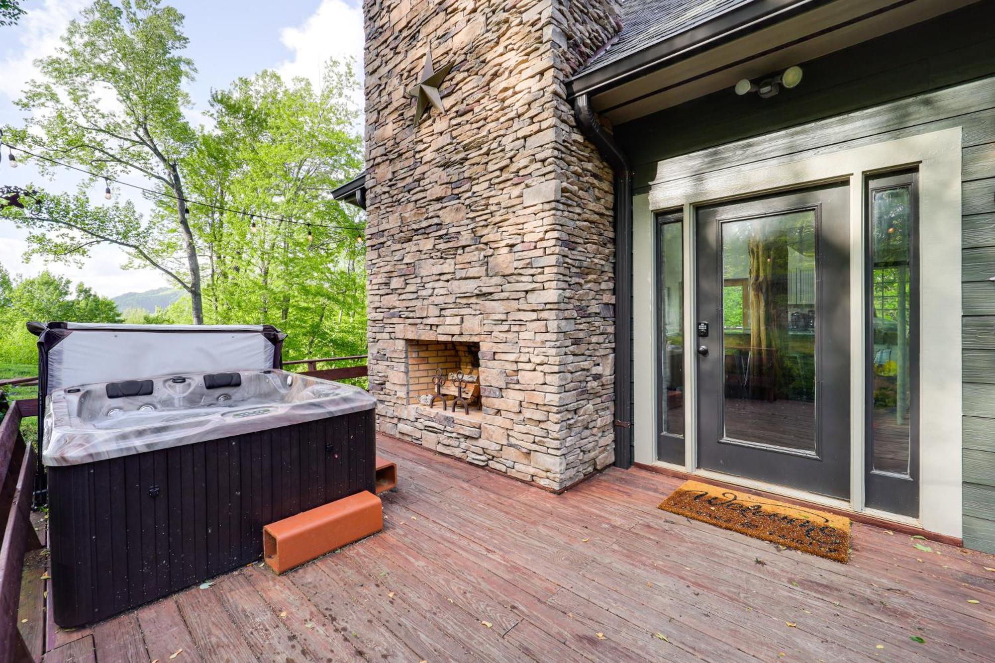 Luxe Appalachian Mountain Cabin With Hot Tub, Views Warrensville Екстериор снимка