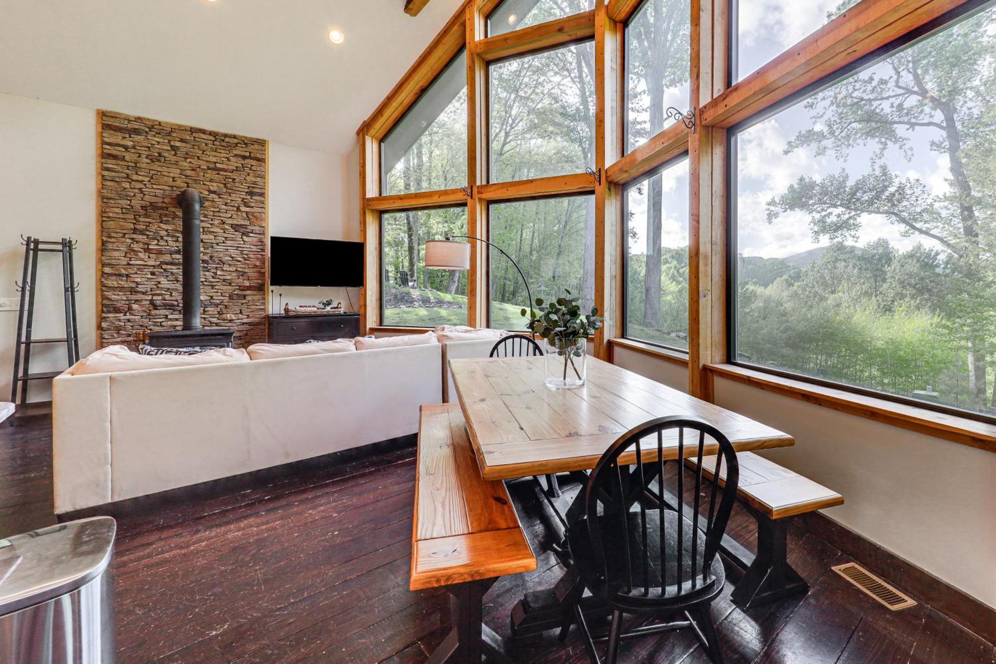 Luxe Appalachian Mountain Cabin With Hot Tub, Views Warrensville Екстериор снимка