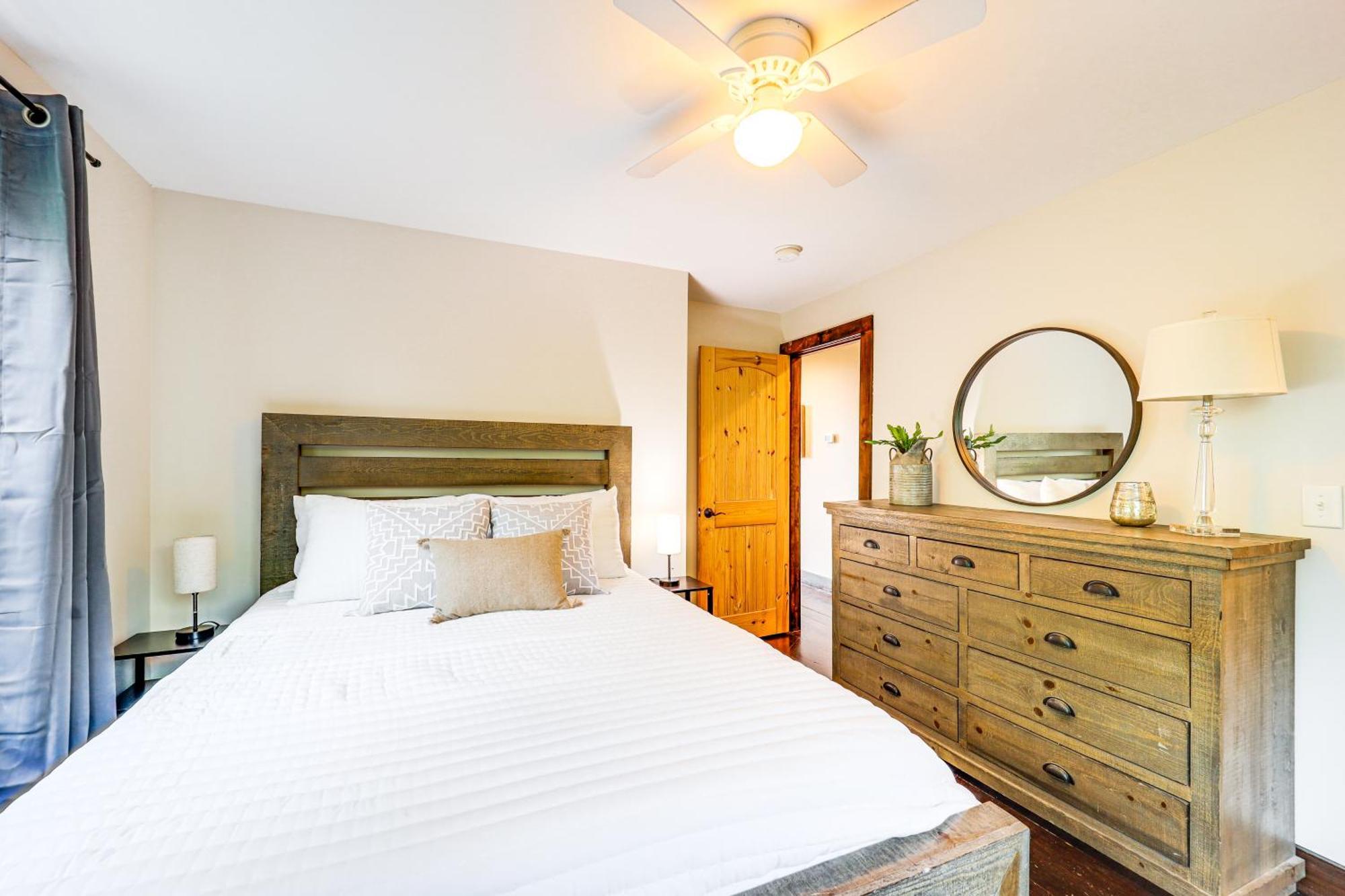 Luxe Appalachian Mountain Cabin With Hot Tub, Views Warrensville Екстериор снимка