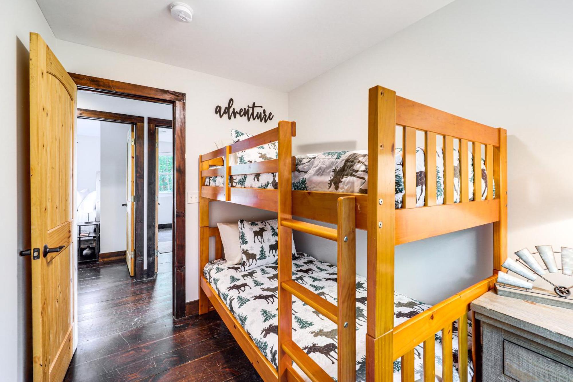 Luxe Appalachian Mountain Cabin With Hot Tub, Views Warrensville Екстериор снимка