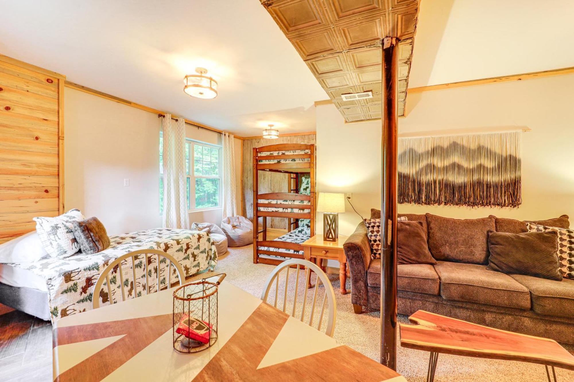 Luxe Appalachian Mountain Cabin With Hot Tub, Views Warrensville Екстериор снимка