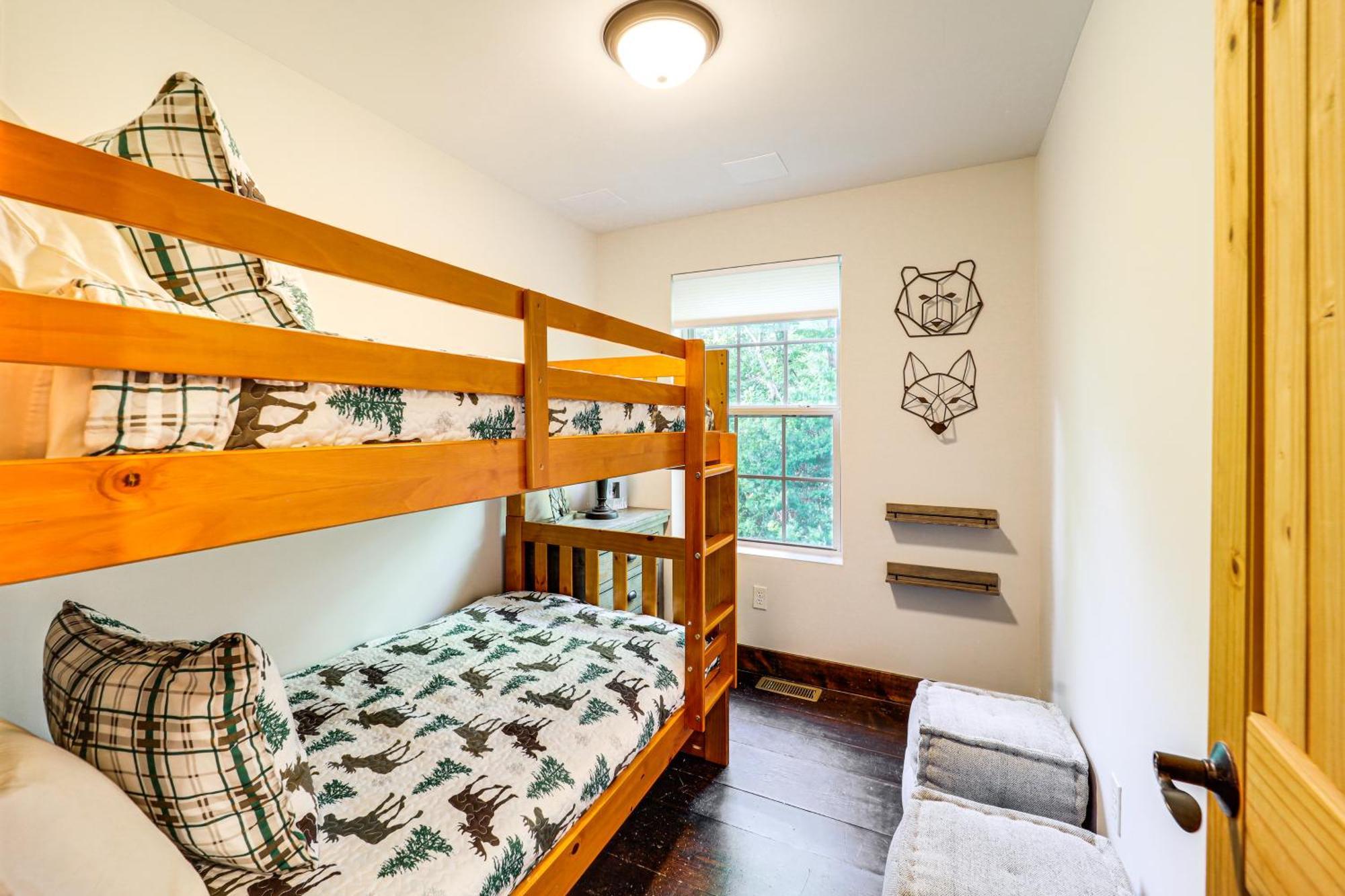 Luxe Appalachian Mountain Cabin With Hot Tub, Views Warrensville Екстериор снимка