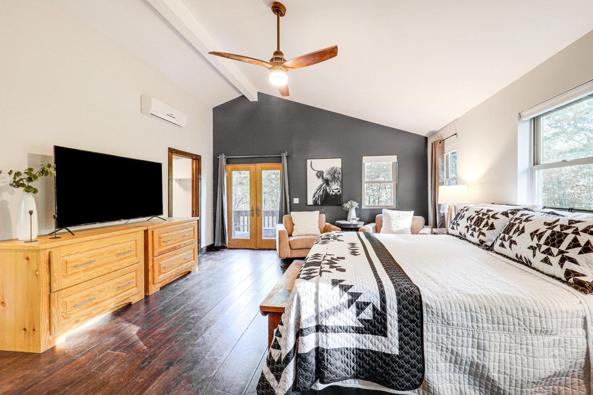 Luxe Appalachian Mountain Cabin With Hot Tub, Views Warrensville Екстериор снимка