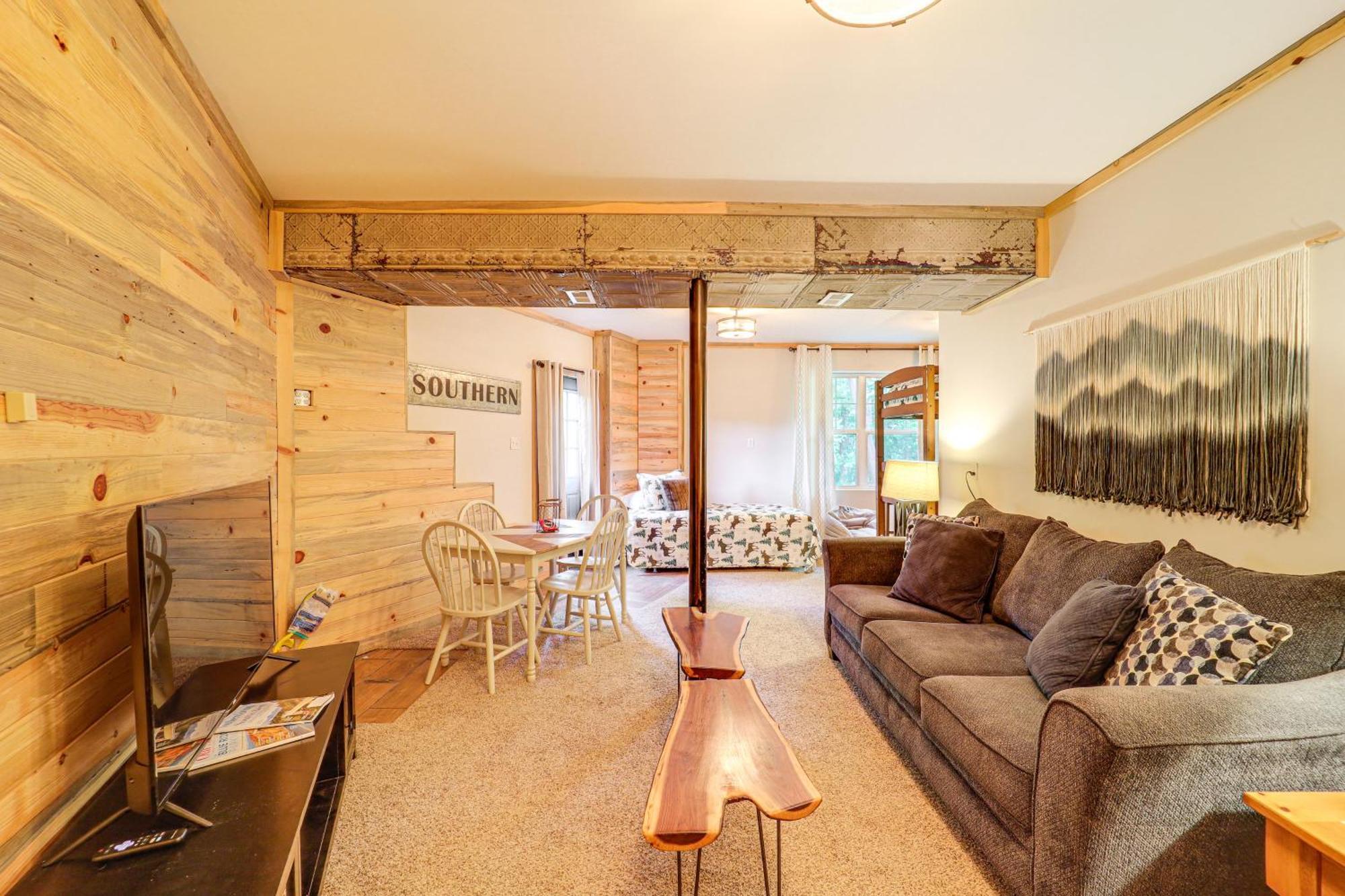 Luxe Appalachian Mountain Cabin With Hot Tub, Views Warrensville Екстериор снимка