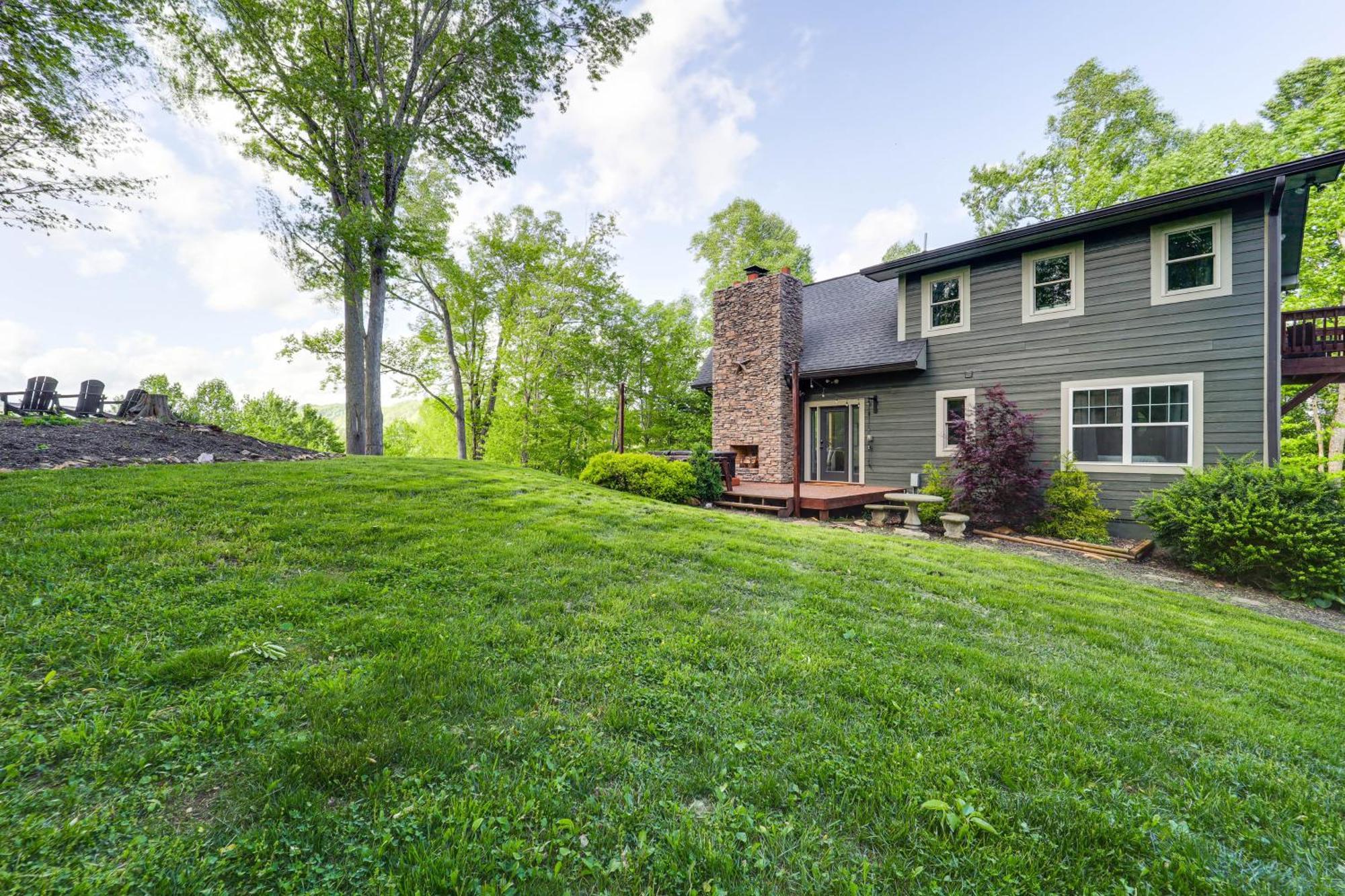 Luxe Appalachian Mountain Cabin With Hot Tub, Views Warrensville Екстериор снимка