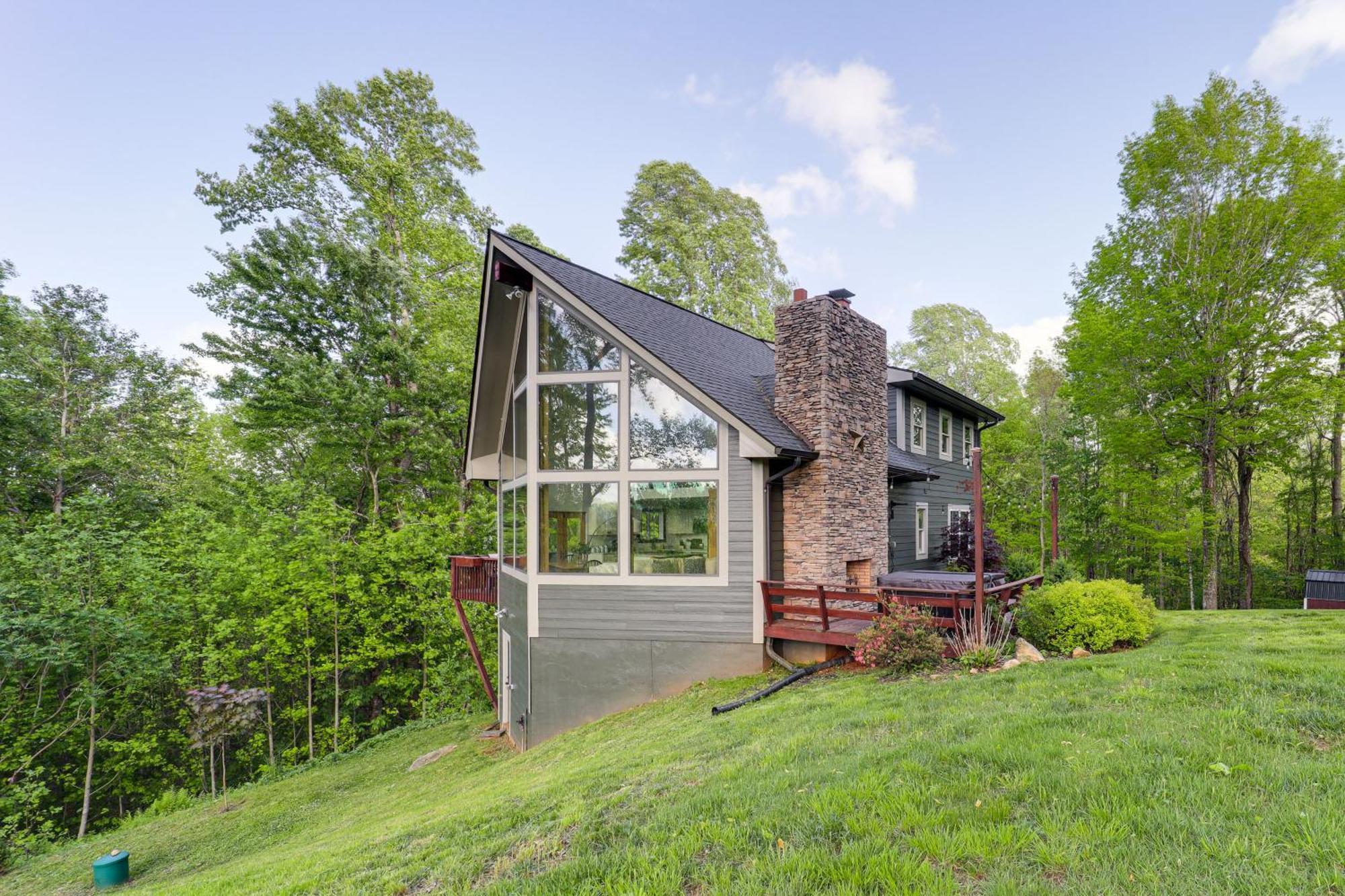 Luxe Appalachian Mountain Cabin With Hot Tub, Views Warrensville Екстериор снимка