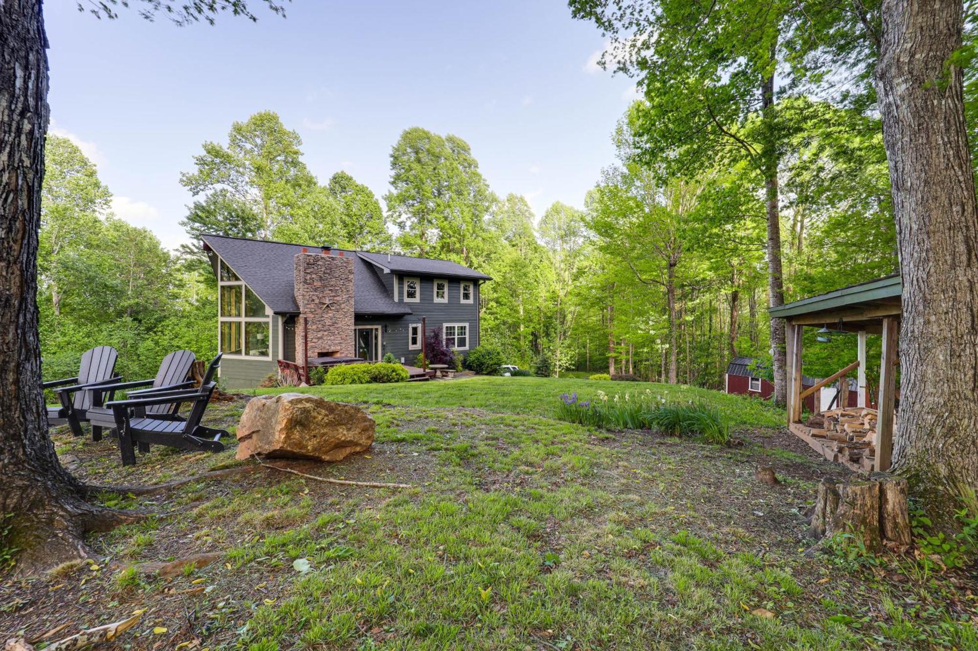 Luxe Appalachian Mountain Cabin With Hot Tub, Views Warrensville Екстериор снимка